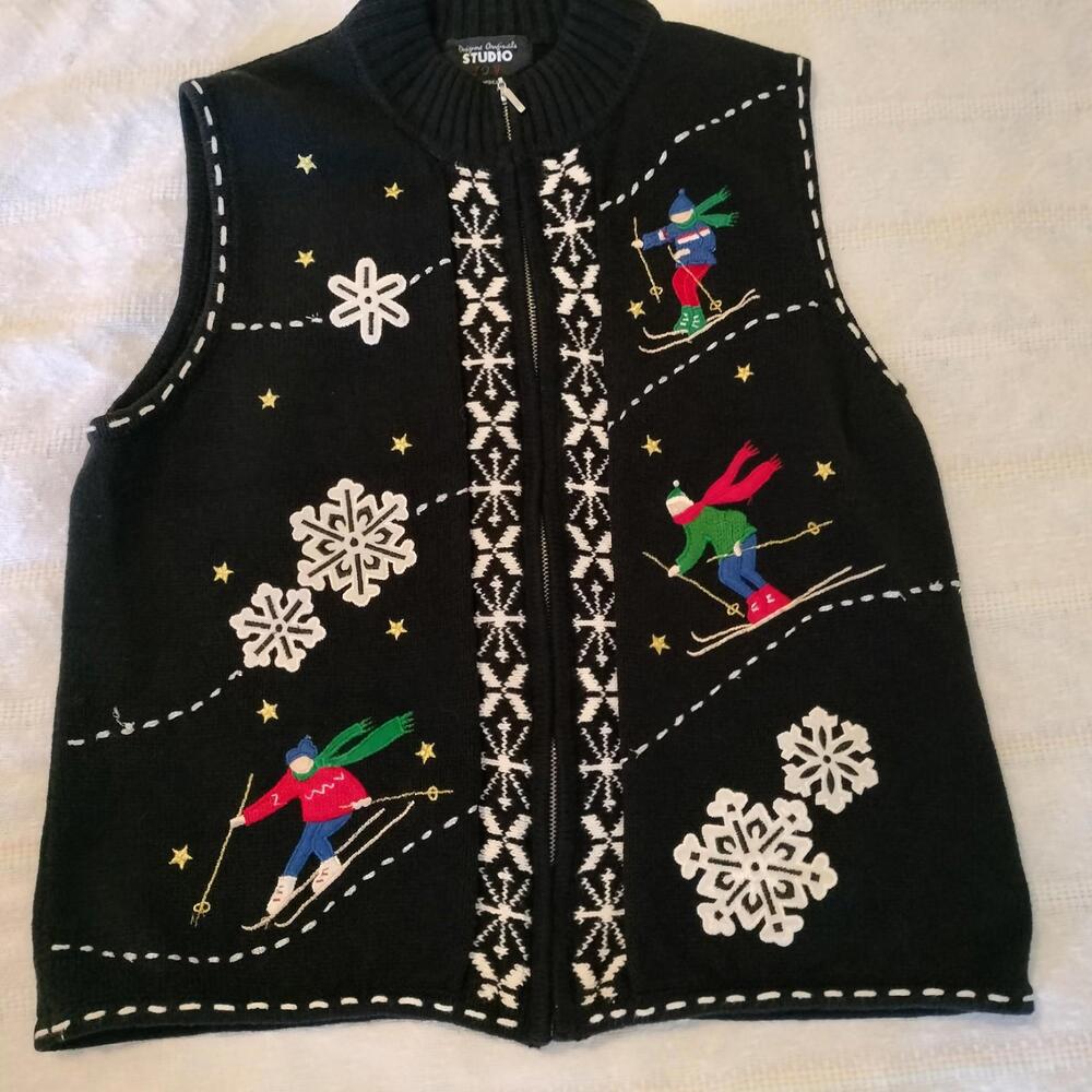 Vintage Designers Studio Womens‎ Vest With Skiiers Black, Red, Green Size XL